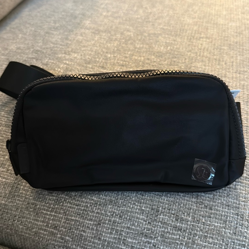 Lululemon Everywhere belt bag // 0/S // BLK